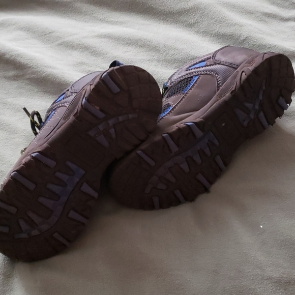 Rugged outback hiking sneakers - Picture 2 of 8